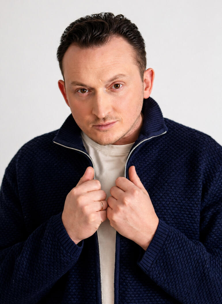 Headshot_1 .